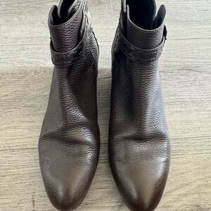 TOD’S brown leather ankle boot size 38